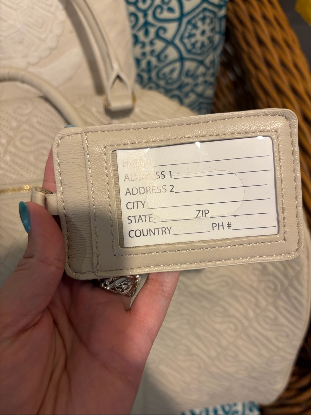 Steve Madden Cream Quilted Luggage Tag Weekender - Picture 2 of 12